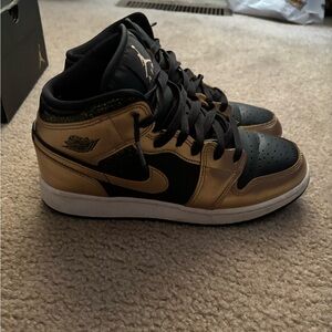 Black and Gold Jordan 1
